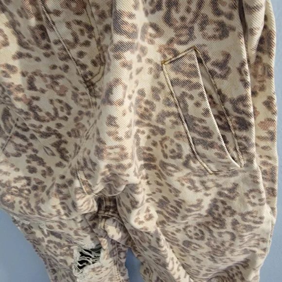 Style Rack Leopard Cropped Overalls Medium - Picture 5 of 9